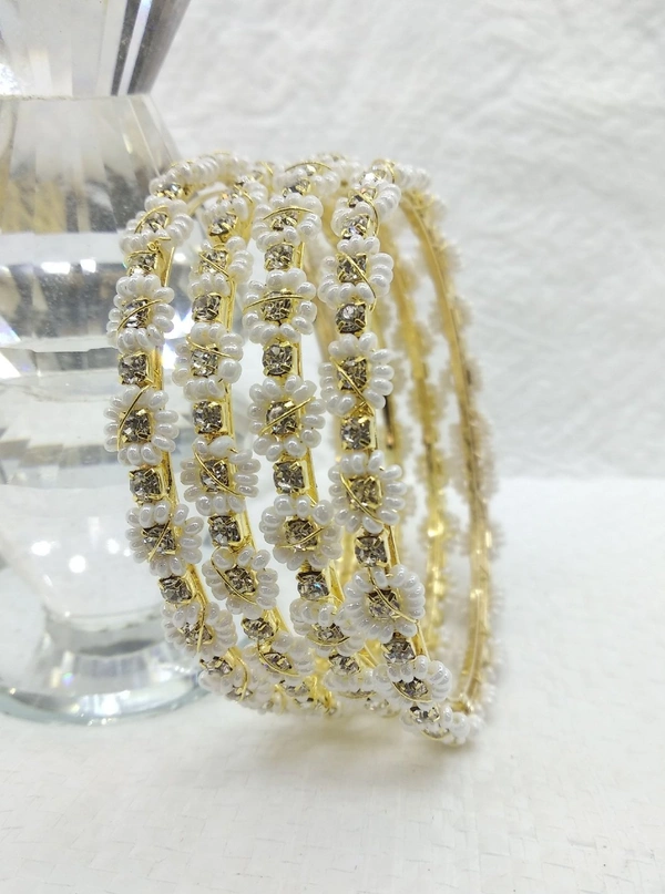 Pearl Moti BENGALS 4PCS PEARL MOTI WHITE STONE GOLDEN 2217 - Silver