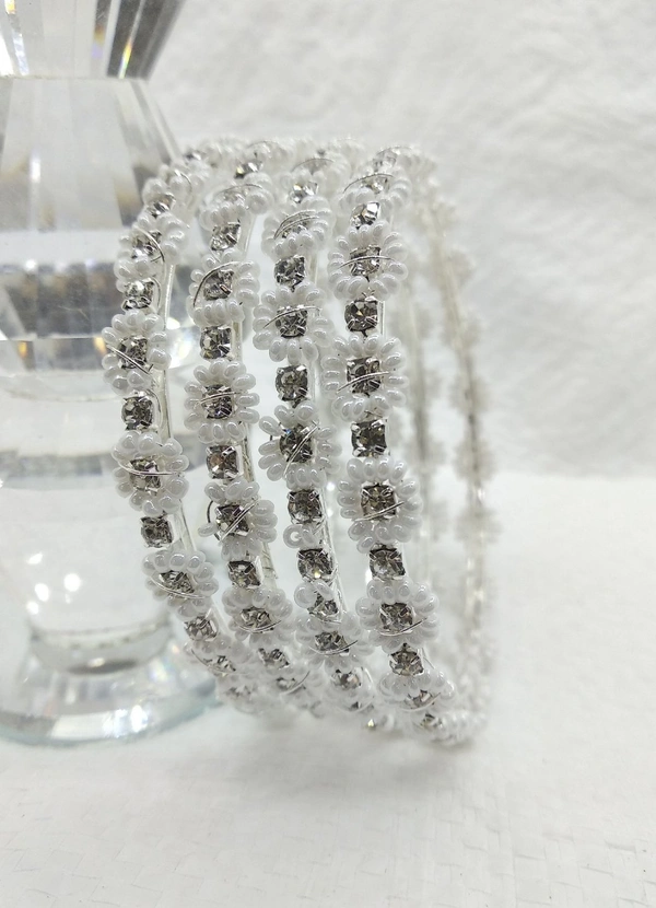 Pearl Moti BENGALS 4PCS PEARL MOTI WHITE STONE GOLDEN 2217 - Silver