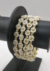 Pearl Moti BENGALS 4PCS PEARL MOTI WHITE STONE GOLDEN 2217 - Silver