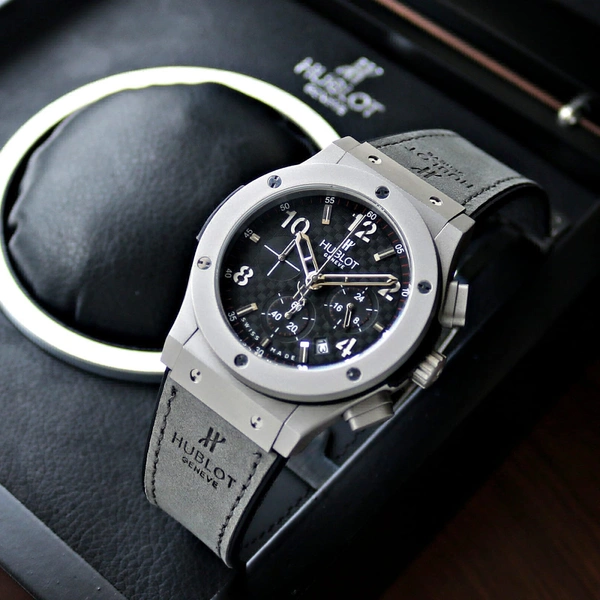 Hublot Big Bang 5 Hand all black matte finishing, iconic Strap collection representing the art of fusion & luxury to your wrist as a King