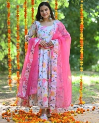 *PINK MARIGOLD FLORAL ANARKALI SUIT*🌸 - Free Size