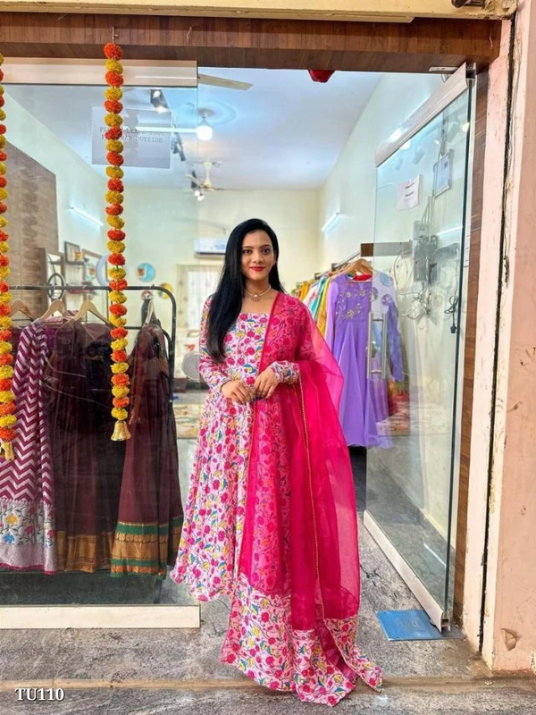 *PINK MARIGOLD FLORAL ANARKALI SUIT*🌸 - Free Size