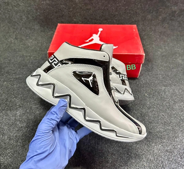 NIKE JORDAN - White, 9
