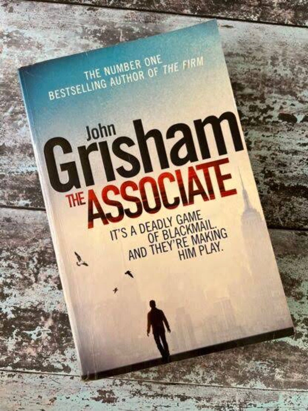 The Associate - John Grisham, Pre-Owned