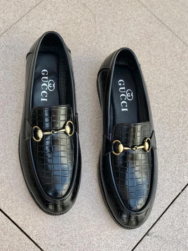 Gucci Shoes - Black, 10