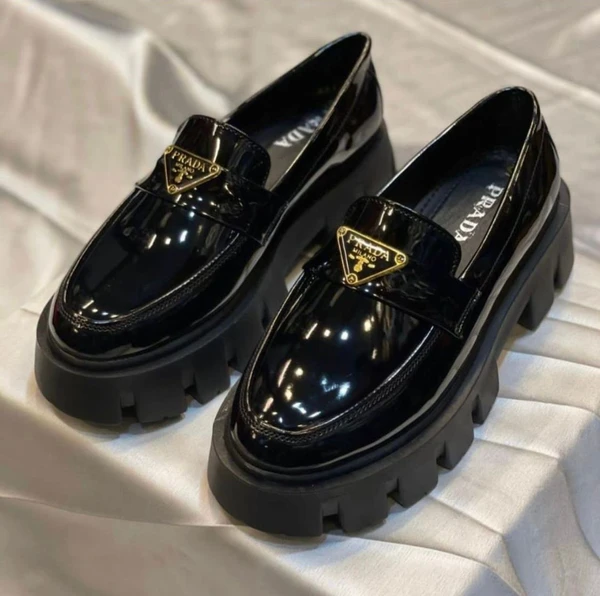 Prada - Black, 6