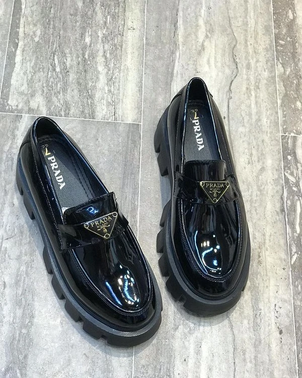 Prada - Black, 6