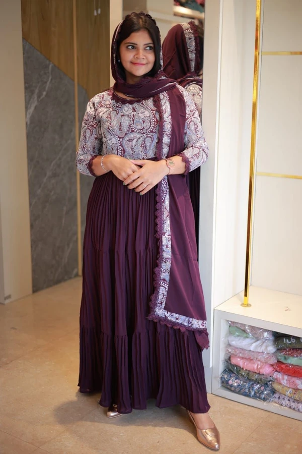 New stylish Gown with dupatta - L, Clairvoyant