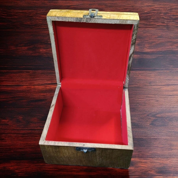 Sold By ZAIN R CREATION Jewellery Box with Design - L.6'' W.6'' H.3.5''