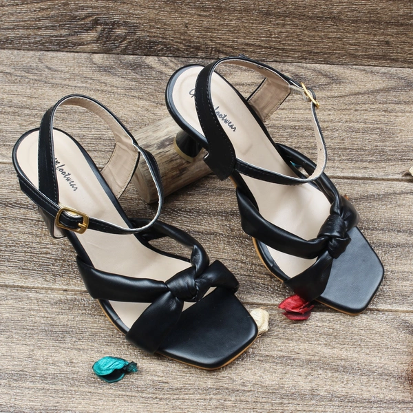 Stepee Cross style beautiful sandal - 36, Black
