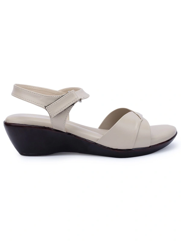 Stepee Women's Fashion Sandal - 39, Cream
