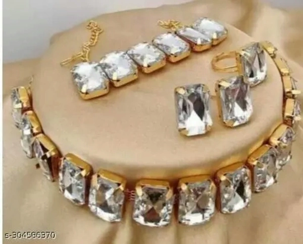 Gold plated necklace white.