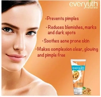 Everyuth Naturals Exfoliating Walnut Scrub, Removes blackheads & dead skin cells, 100gm