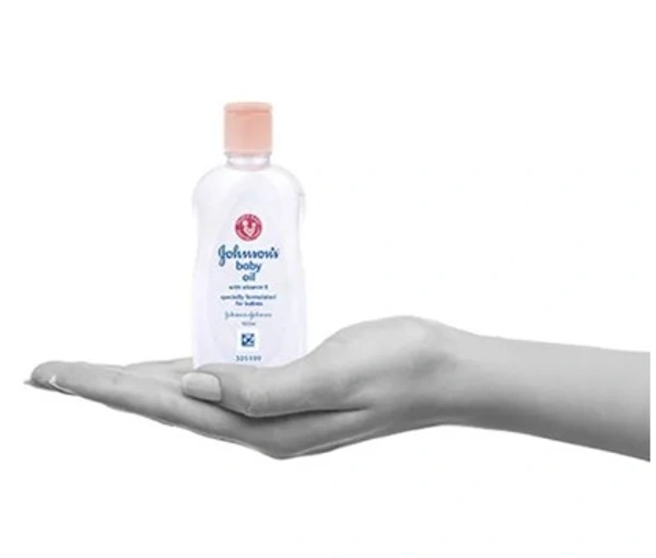 Johnsons baby oil with Vitamin E - 200ml