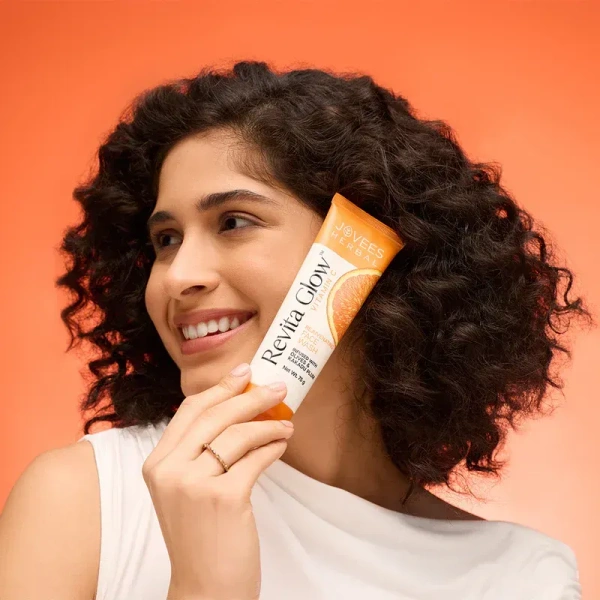 Revita Glow Vitamin C Face Wash - Jovees