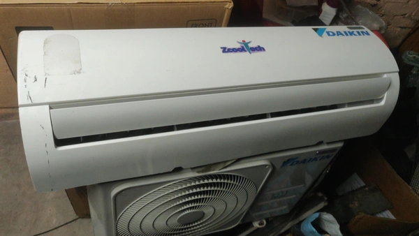 Daikin  1.5 Ton Inverter - Refurbished Air Conditioner 3 Year Compressor Warranty Only  - White, 1.5 Ton
