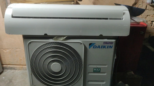 Daikin  1.5 Ton Inverter - Refurbished Air Conditioner 3 Year Compressor Warranty Only  - White, 1.5 Ton