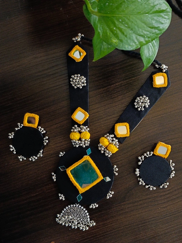 Kaali Peele Mirror Set - Black & Yellow