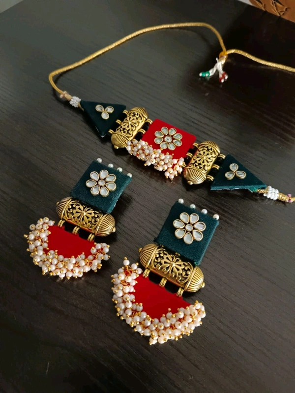 Ananya Choker Set