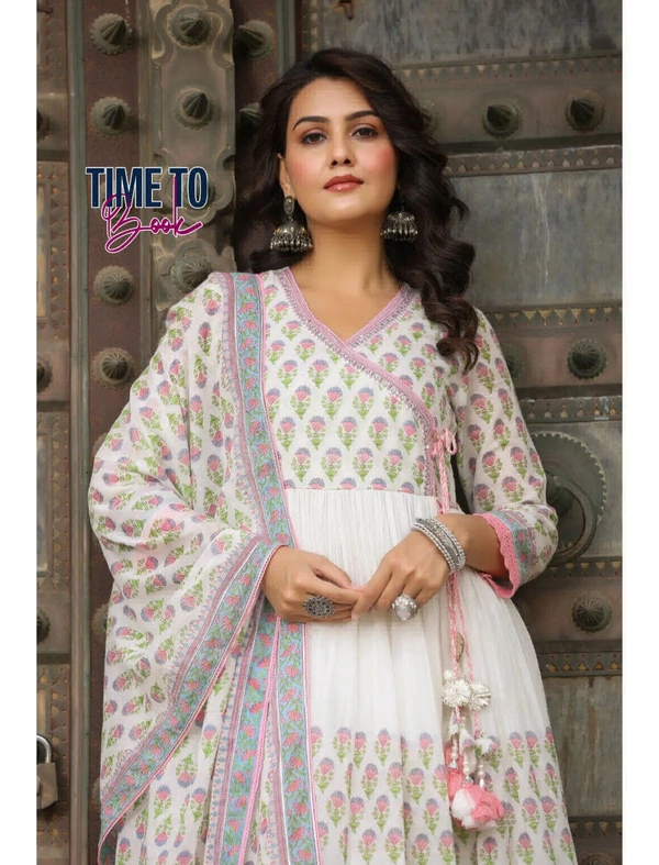 Featuring beautiful Heavy 3pcs Suit which is beautifully decorated with intricate hand mirror work and latkan with moti work.It is matching pants and Lace Dupatta - XXL-44