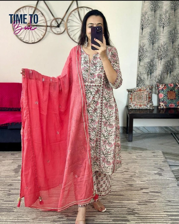 Featuring beautiful Heavy 3pcs Suit which is beautifully decorated with beautiful less & Zari weaving .It is paired with matching pants and Lace Dupatta - XXXL-46
