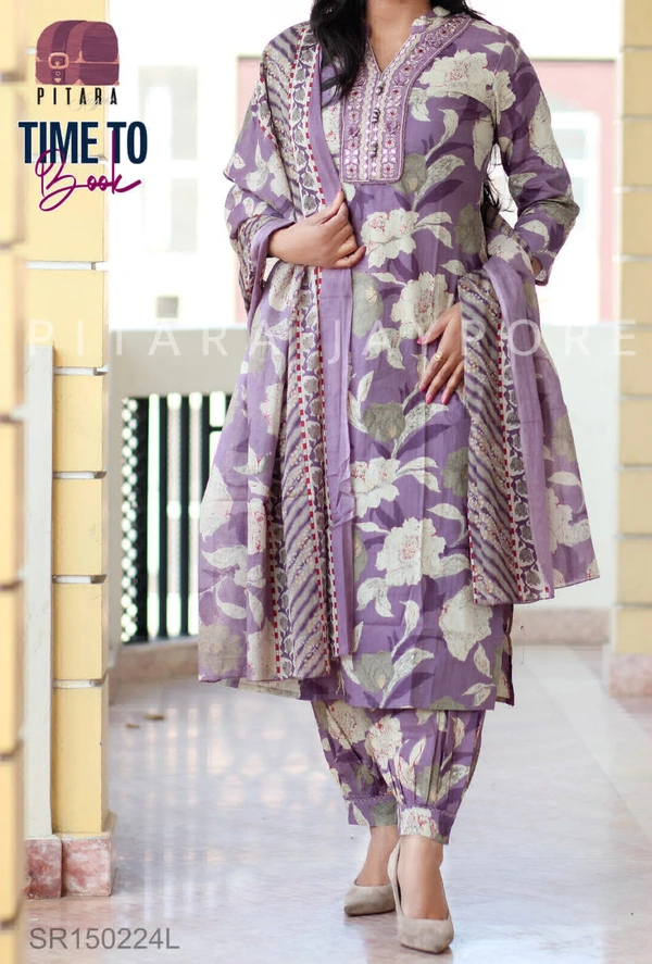Featuring beautiful Heavy 3pcs Suit which is beautifully decorated with intricate hand embroidery & jari waving. It is paired with matching pants and Lace Dupatta - L-40