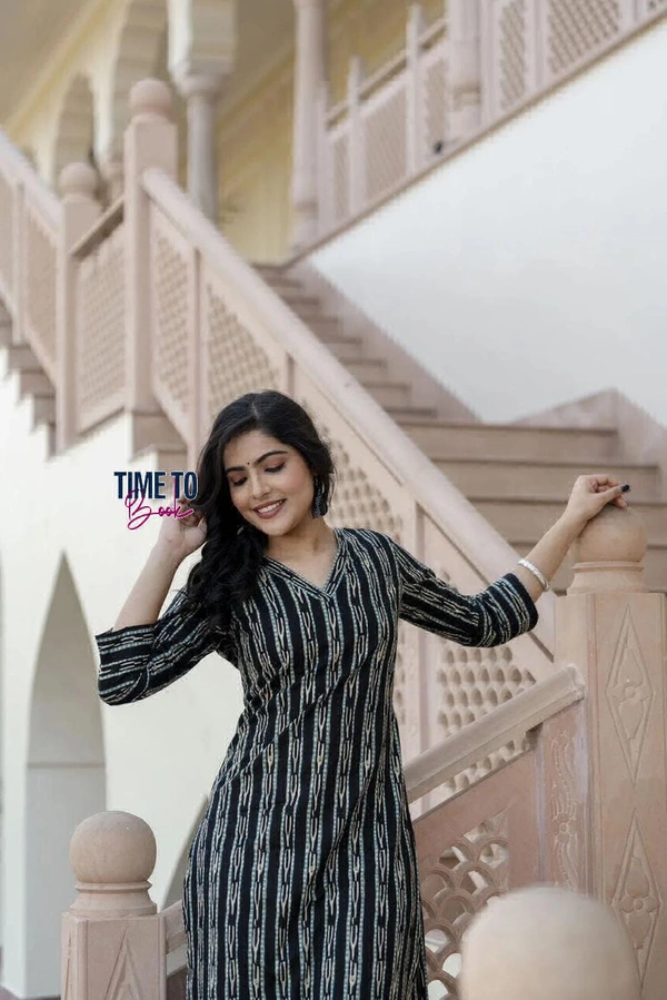 Featuring beautiful Heavy 2pcs Suit which is beautifully decorated with intricate jaipuri print.It is paired with matching pant.* - L-40