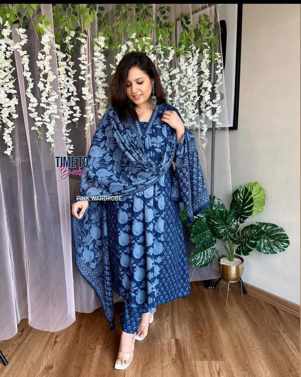 Featuring beautiful Heavy 3pcs Suit which is beautifully decorated with intricate hand sitare & ekatra print. It is paired with matching pants and Lace Dupatta - M-38