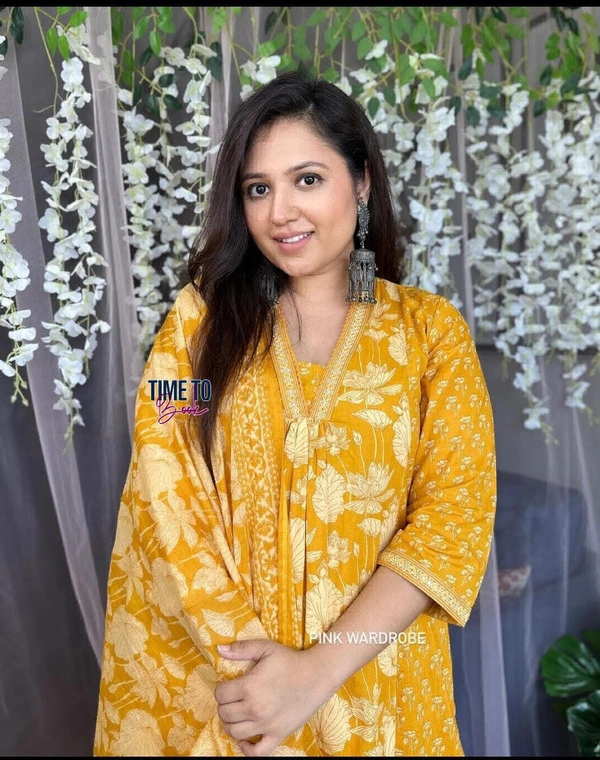 Featuring beautiful Heavy 3pcs Suit which is beautifully decorated with intricate hand sitare & ekatra print. It is paired with matching pants and Lace Dupatta - M-38