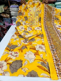 Featuring beautiful Heavy 3pcs Suit which is beautifully decorated with intricate hand embroidery & jari waving. It is paired with matching pants and Lace Dupatta - XXL-44