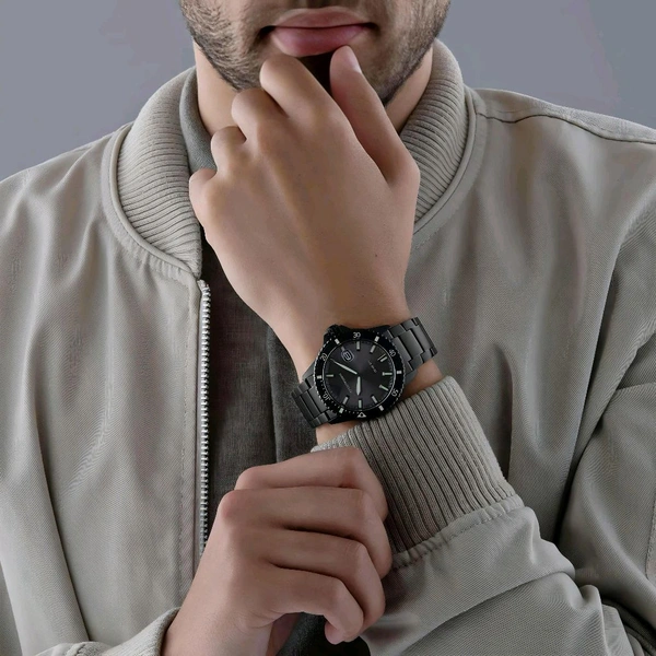 Emporio Armani men bracelet style analog watch 
