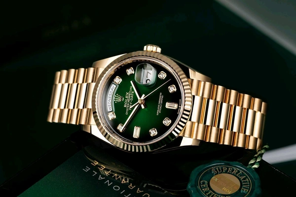 ROLEX OYESTER PERPETUAL DAYDATE Men Analog Watch 