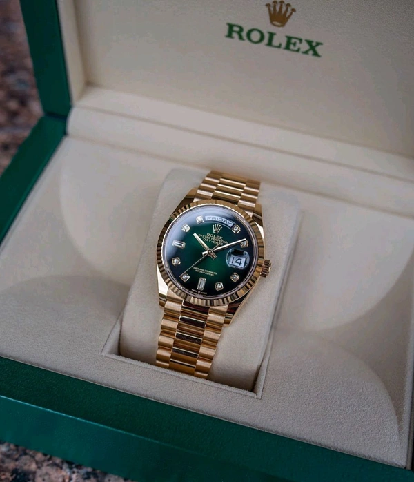 ROLEX OYESTER PERPETUAL DAYDATE Men Analog Watch 