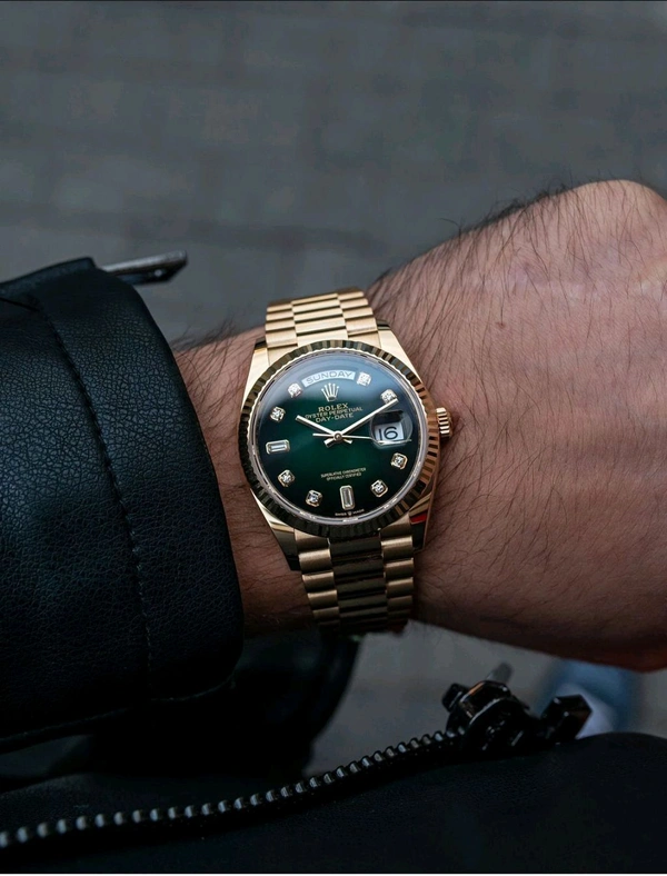 ROLEX OYESTER PERPETUAL DAYDATE Men Analog Watch 