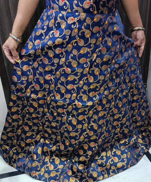 Beautiful brocade skirtSize up to 40 free Length 40Flair 3mtrZari weavingInside half liner Good quality  - Free Up To 40, Blue