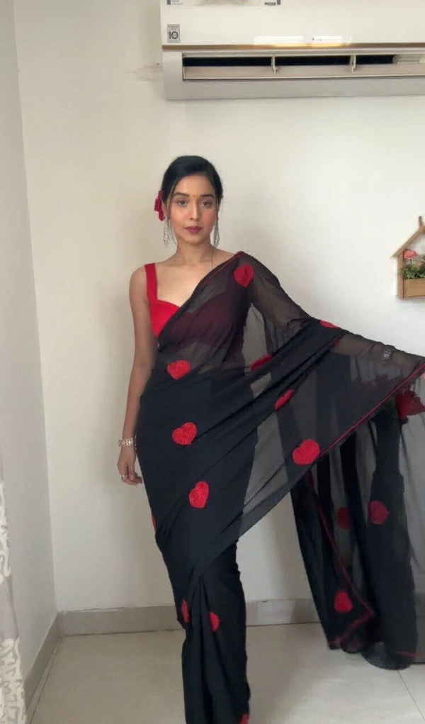 Beautiful Heart Design Saree - Black, Free