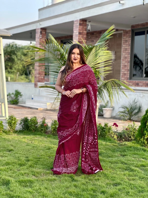 Beautiful Cotton Saree  - Guardsman Red