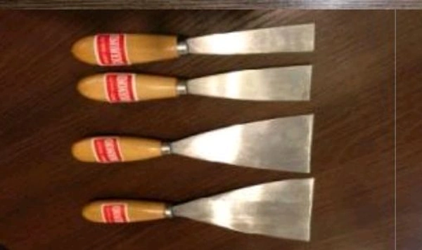 Scraper With Wooden Handle 1½"