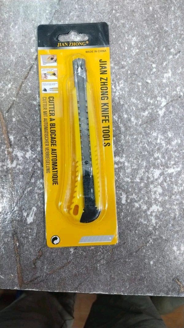 Cutter Mit Blocage Automatique