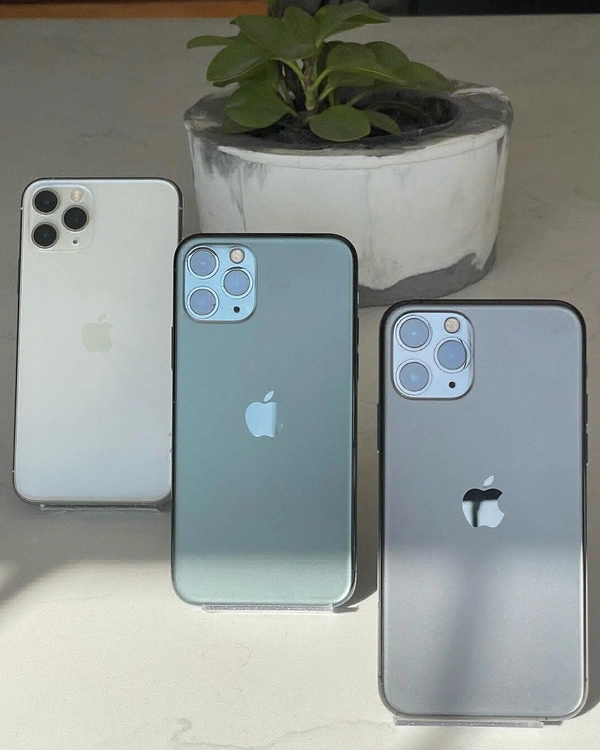 iPhone 11 Pro  (11-15 Months Used) Good Condition (Minor Scratches) - Black
