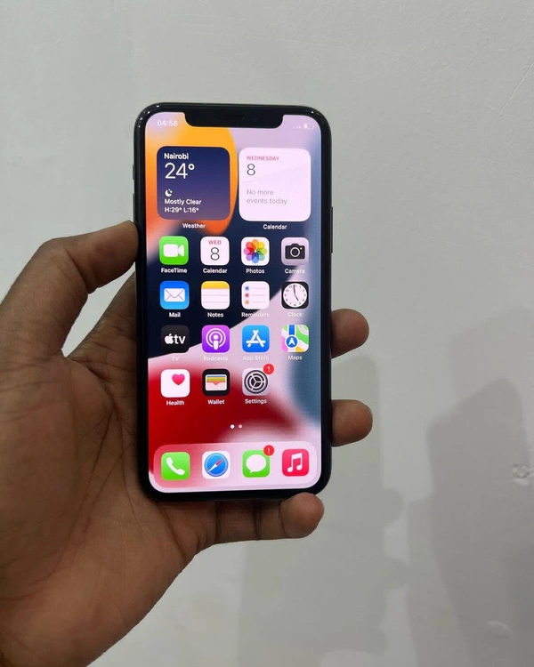 iPhone 11 Pro  (11-15 Months Used) Good Condition (Minor Scratches) - Black