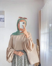 Elegant Top And Floral Skirt Set. - S