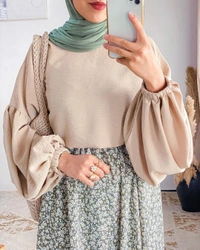 Elegant Top And Floral Skirt Set. - S