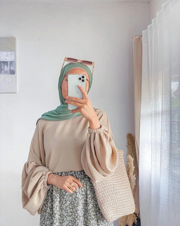 Elegant Top And Floral Skirt Set. - XL