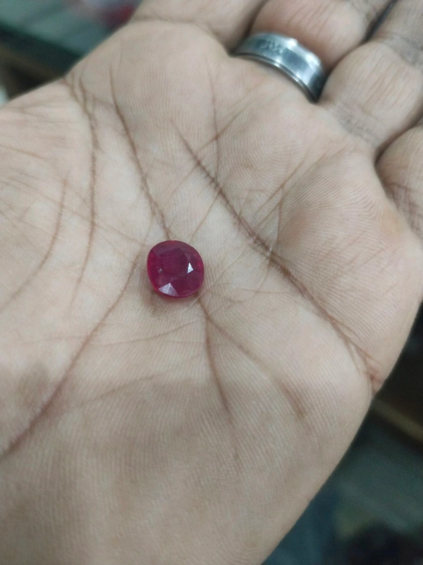 Astro Planet  Ruby Manikya - Guardsman Red, Oval