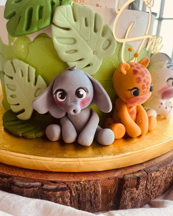 Designer Cakes 87