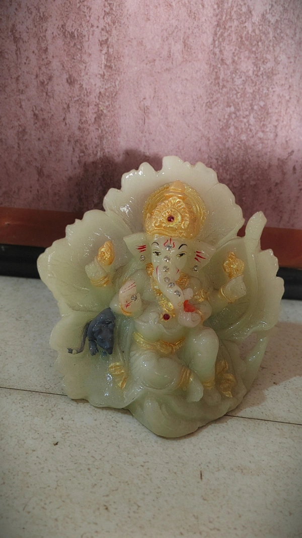 SHRI GANESH SHOWPIECE RADIUM