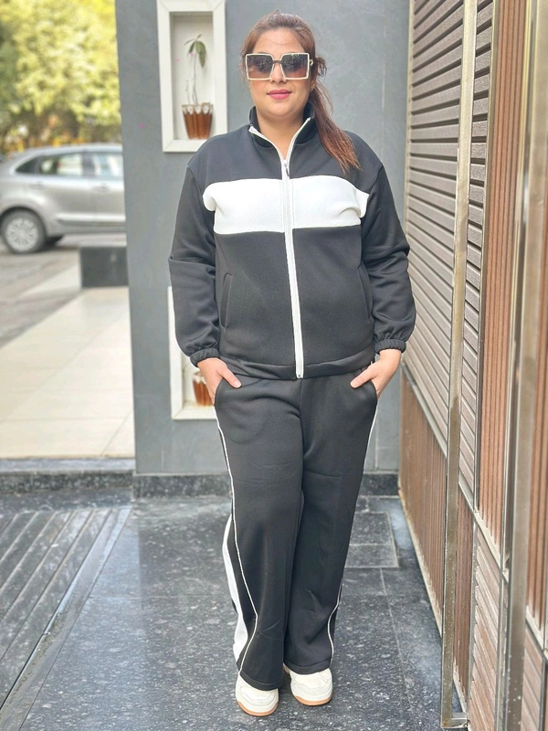 SKU 1365 Beautiful Tracksuit With Flecce Inside - Black, Free Size M TO XXL