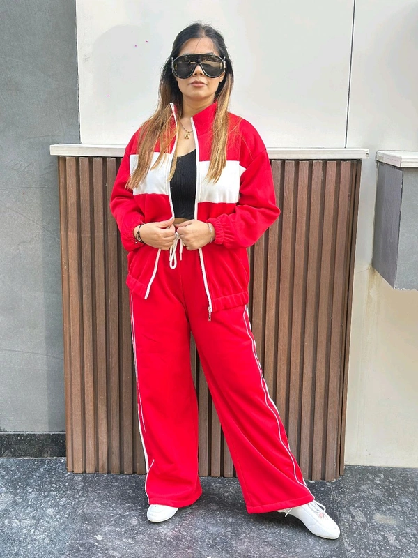 SKU 1365 Beautiful Tracksuit With Flecce Inside - Black, Free Size M TO XXL