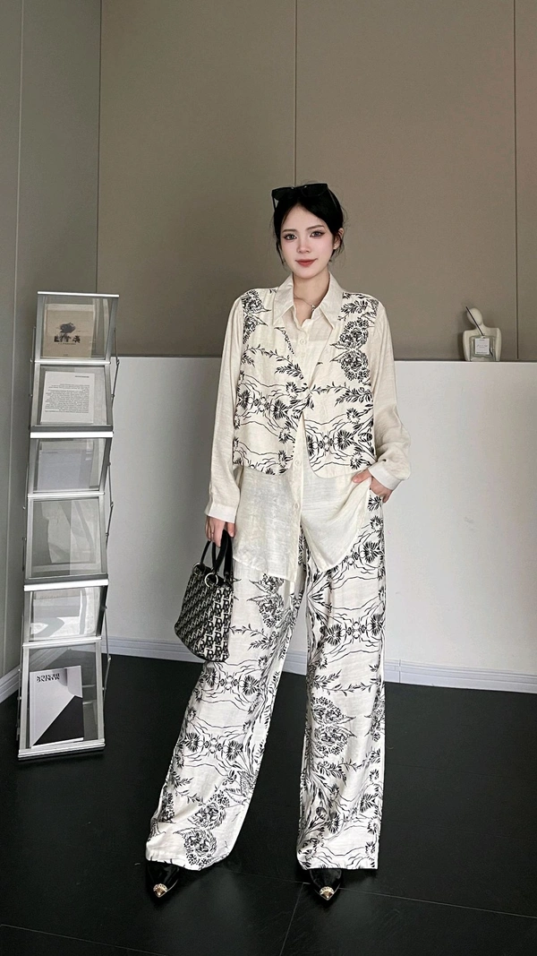 SKU 2056 Beautiful Cordset With Attach Jacket - Free Size M To XXL, White